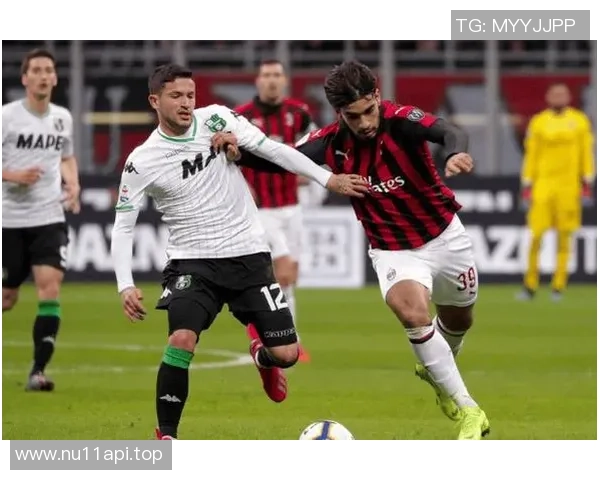 12月15日意甲重磅对决罗马主场迎战黑马科莫展开激烈较量